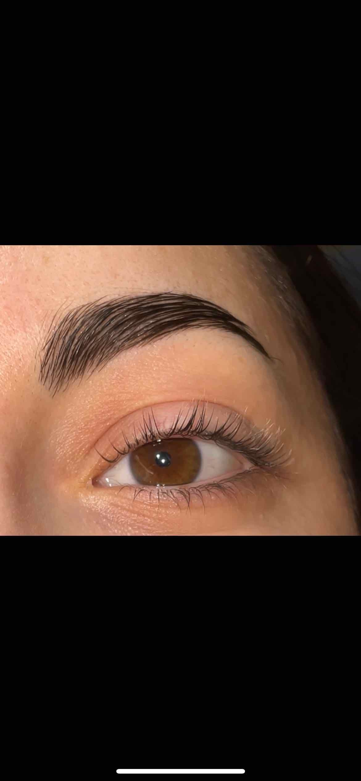 rehaussement de cils — Effet naturel qui dure jusqu’à 7 semaines